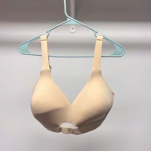 CACIQUE WIRELESS LIGHTLY LINED TSHIRT BRA (NEVER WORN)